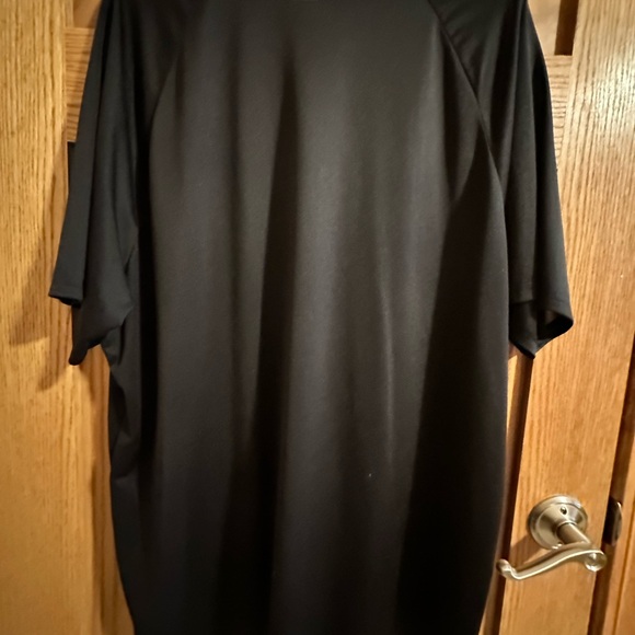 Under Armour Men's Black Shirt - Picture 5 of 5